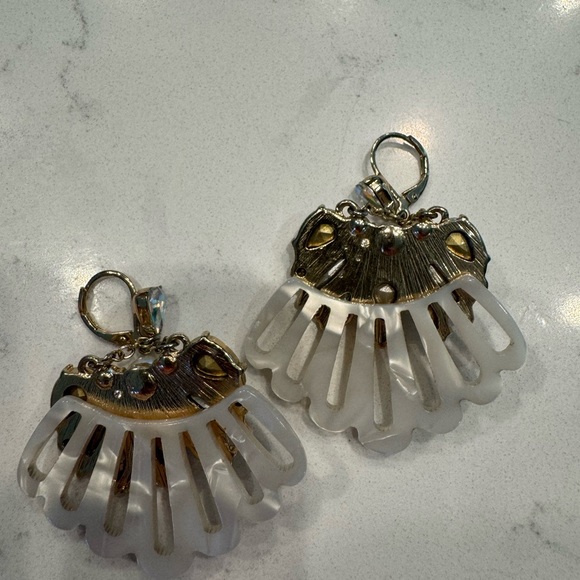 Betsey Johnson pearl bling earrings - Picture 4 of 4